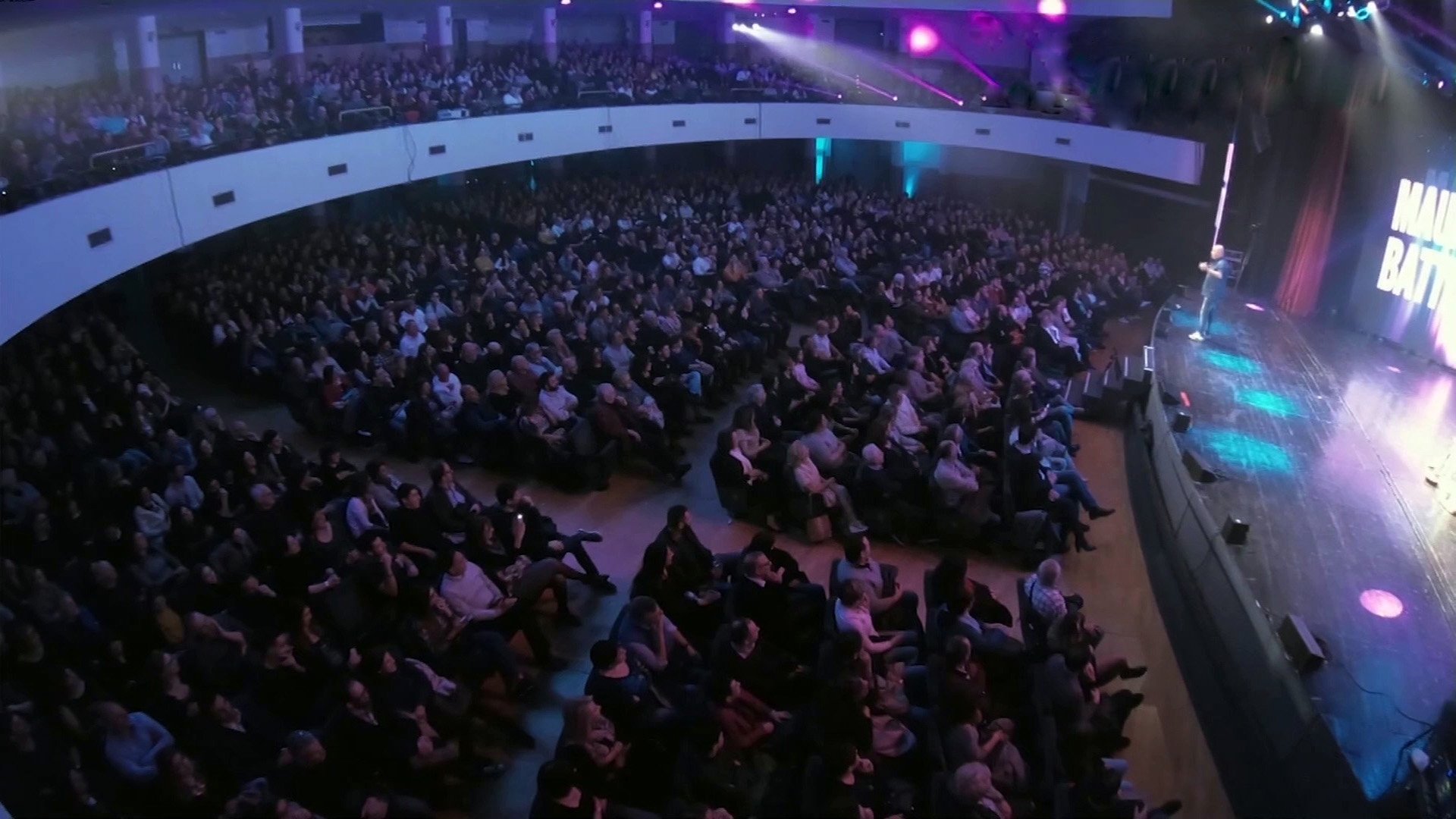 Backdrop for Maurizio Battista: Papà, perché lo hai fatto?