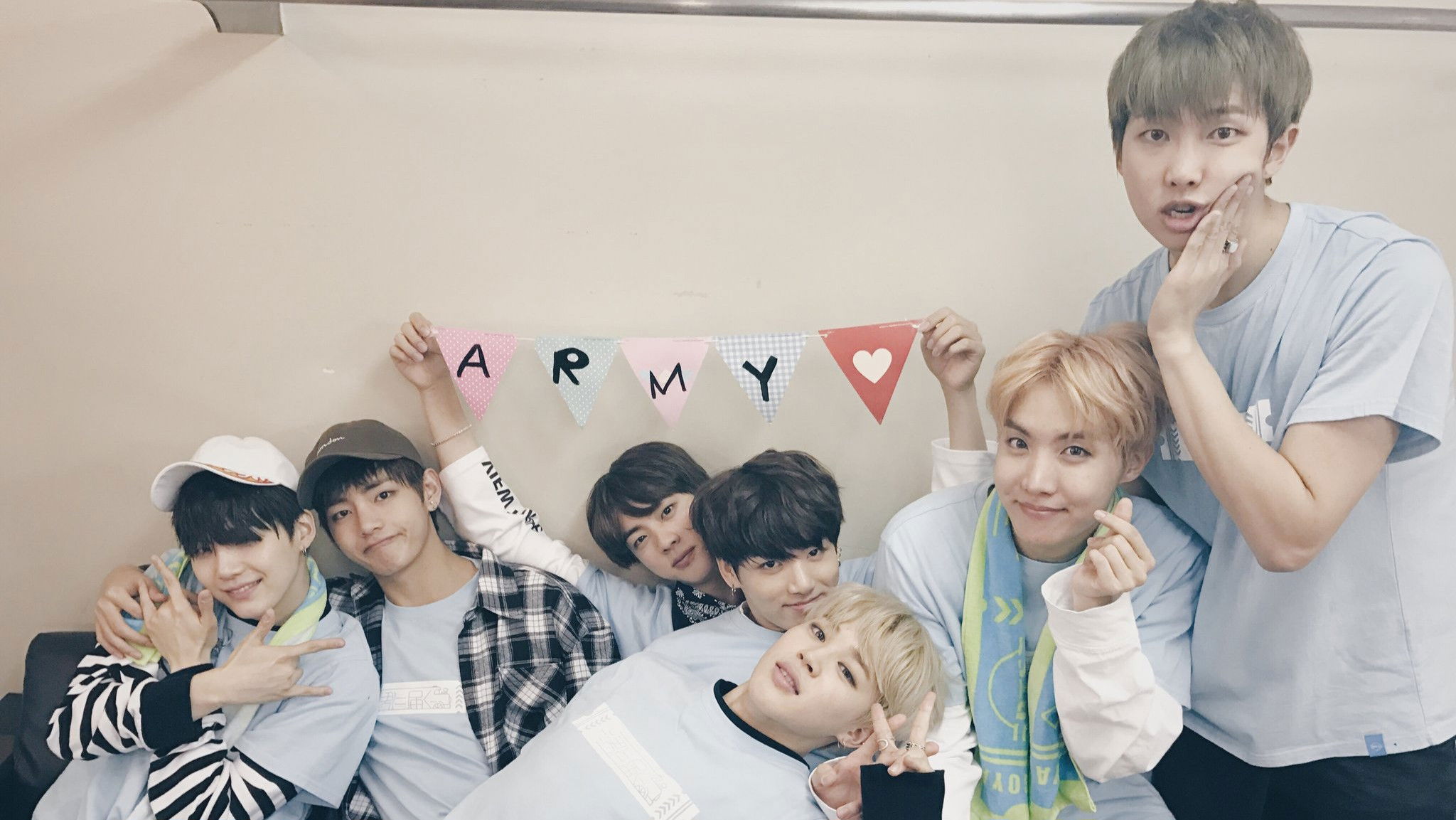 Backdrop for BTS Japan Official Fanmeeting Vol.3: Reaching You