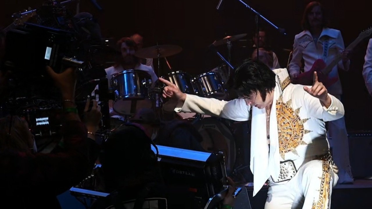 Backdrop for Viva Australia - Recreating Iconic Locations for Elvis