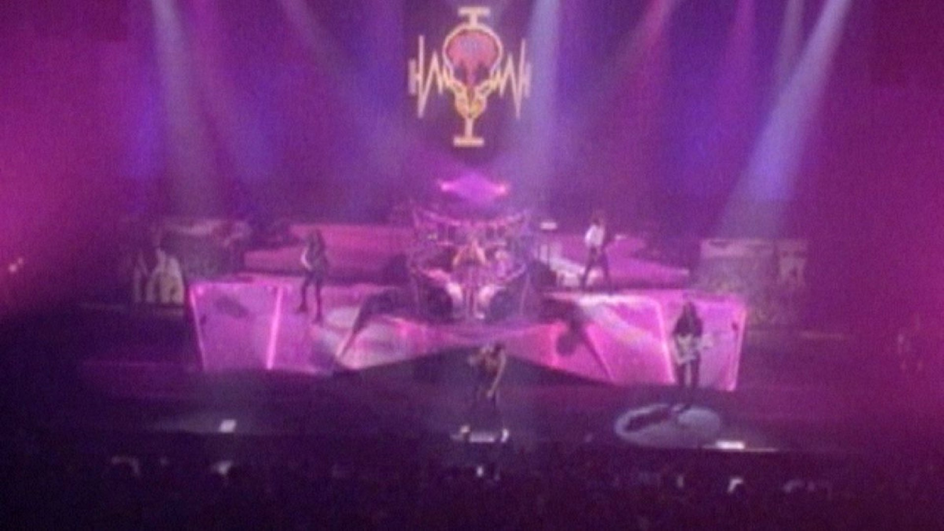 Backdrop for Queensrÿche: Operation Livecrime