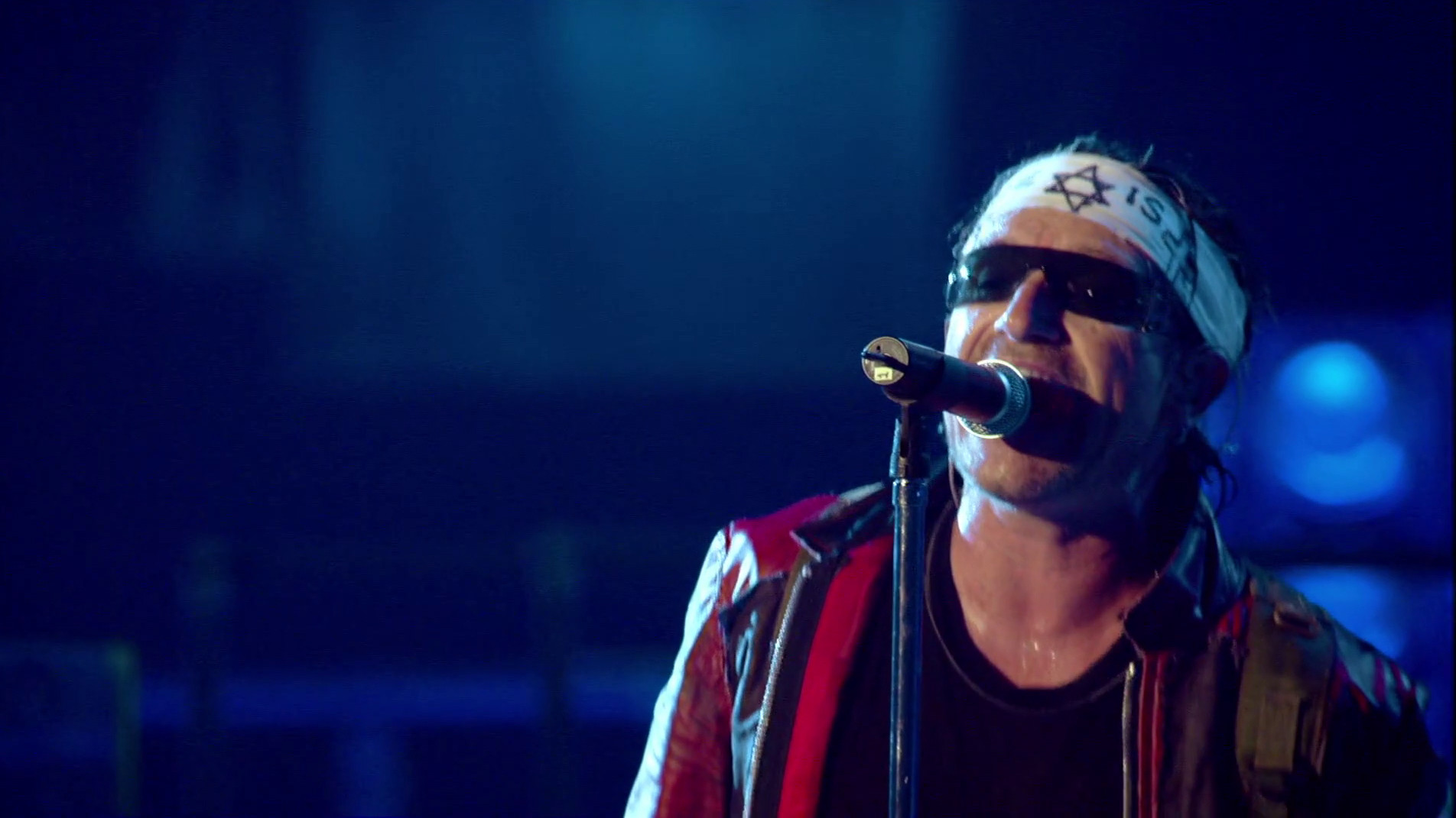 Backdrop for U2: Vertigo 2005 - Live from Chicago