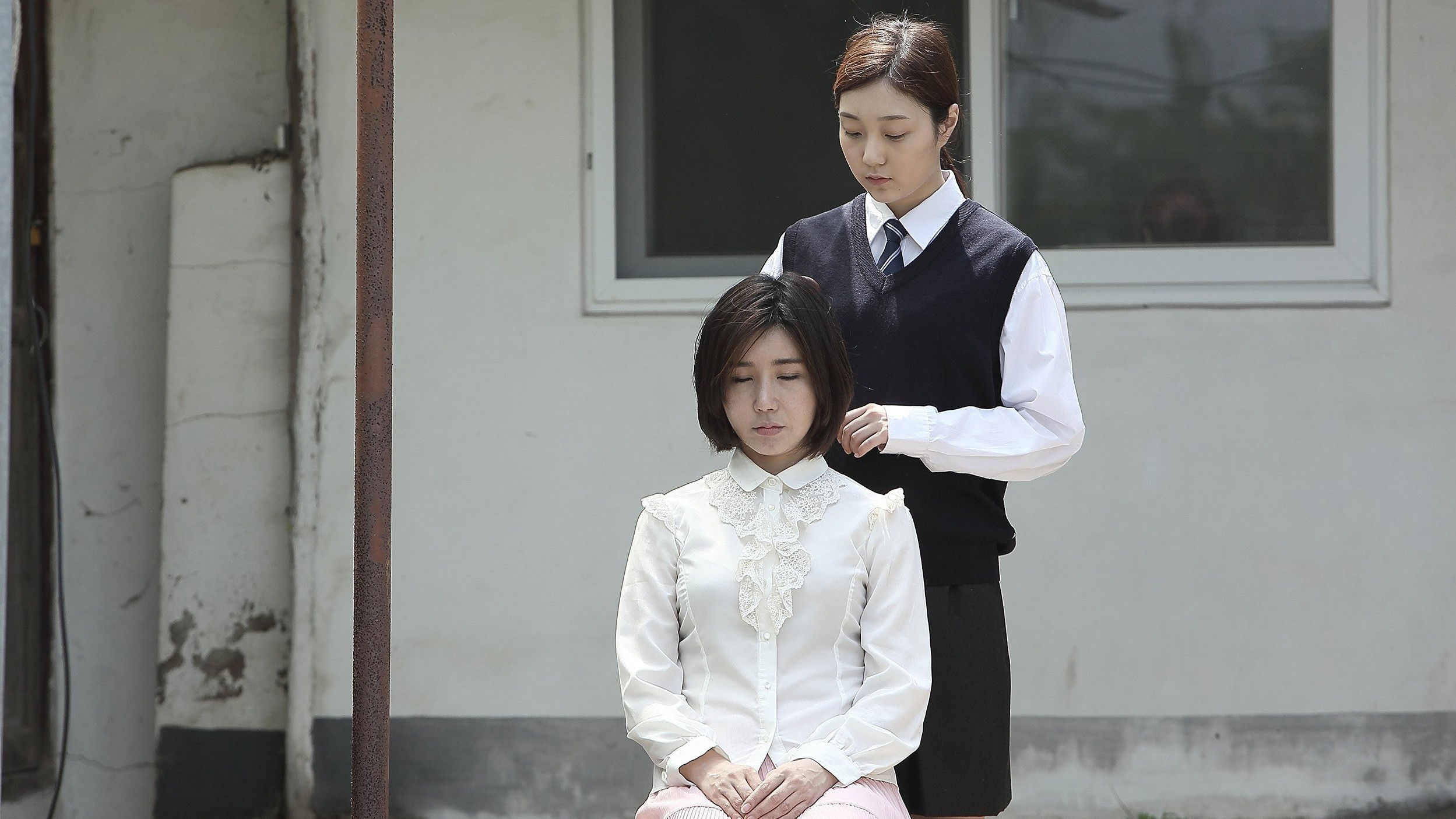 Backdrop for Hot Service: A Cruel Hairdresser