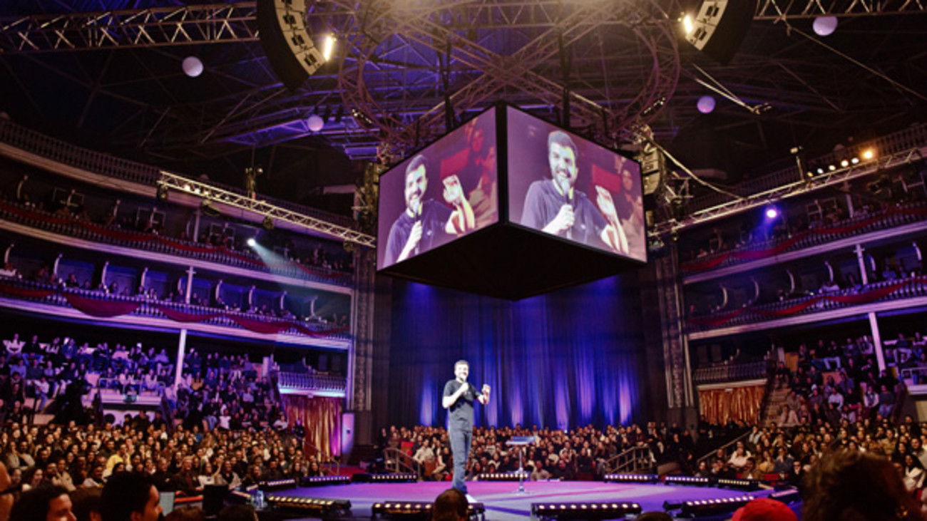 Backdrop for Salvador Martinha: Centro das Atenções