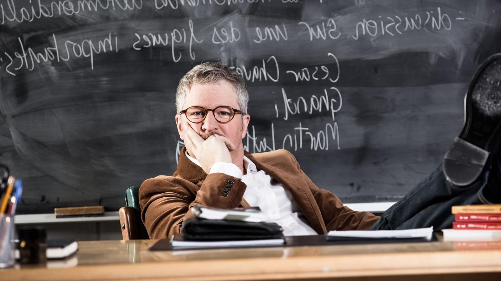 Backdrop for 30 Vies