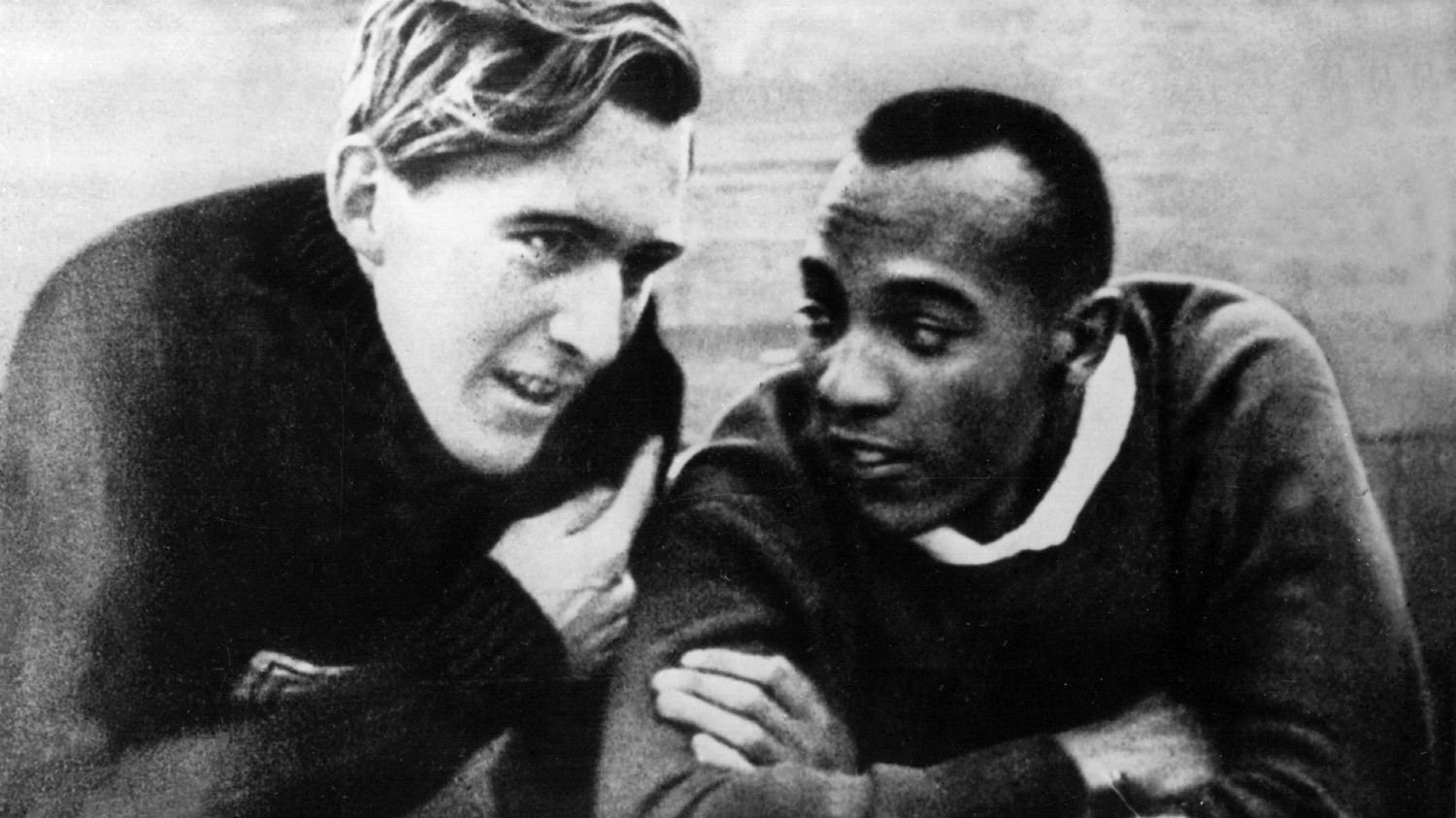 Backdrop for Jesse Owens et Luz Long : le temps d'une étreinte