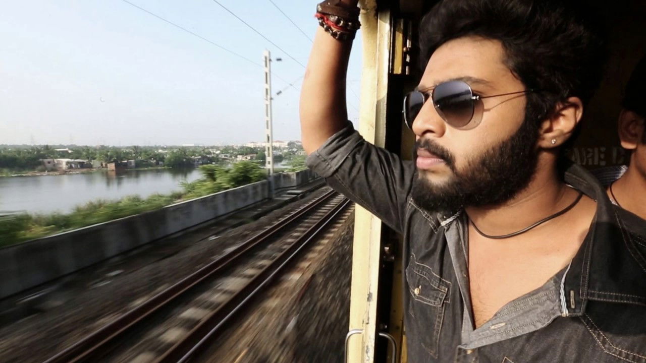 Backdrop for Naalu Peruku Nalladhuna Edhuvum Thappilla