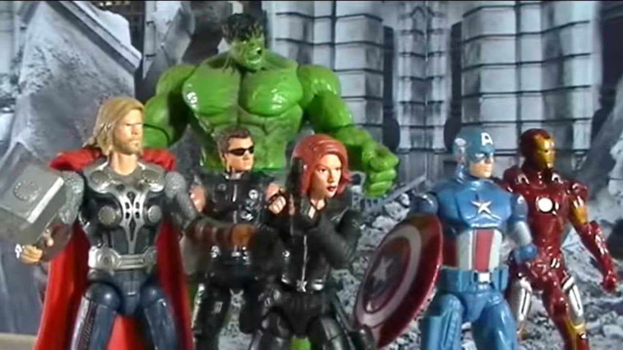 Backdrop for Los Vengadores Chiflados