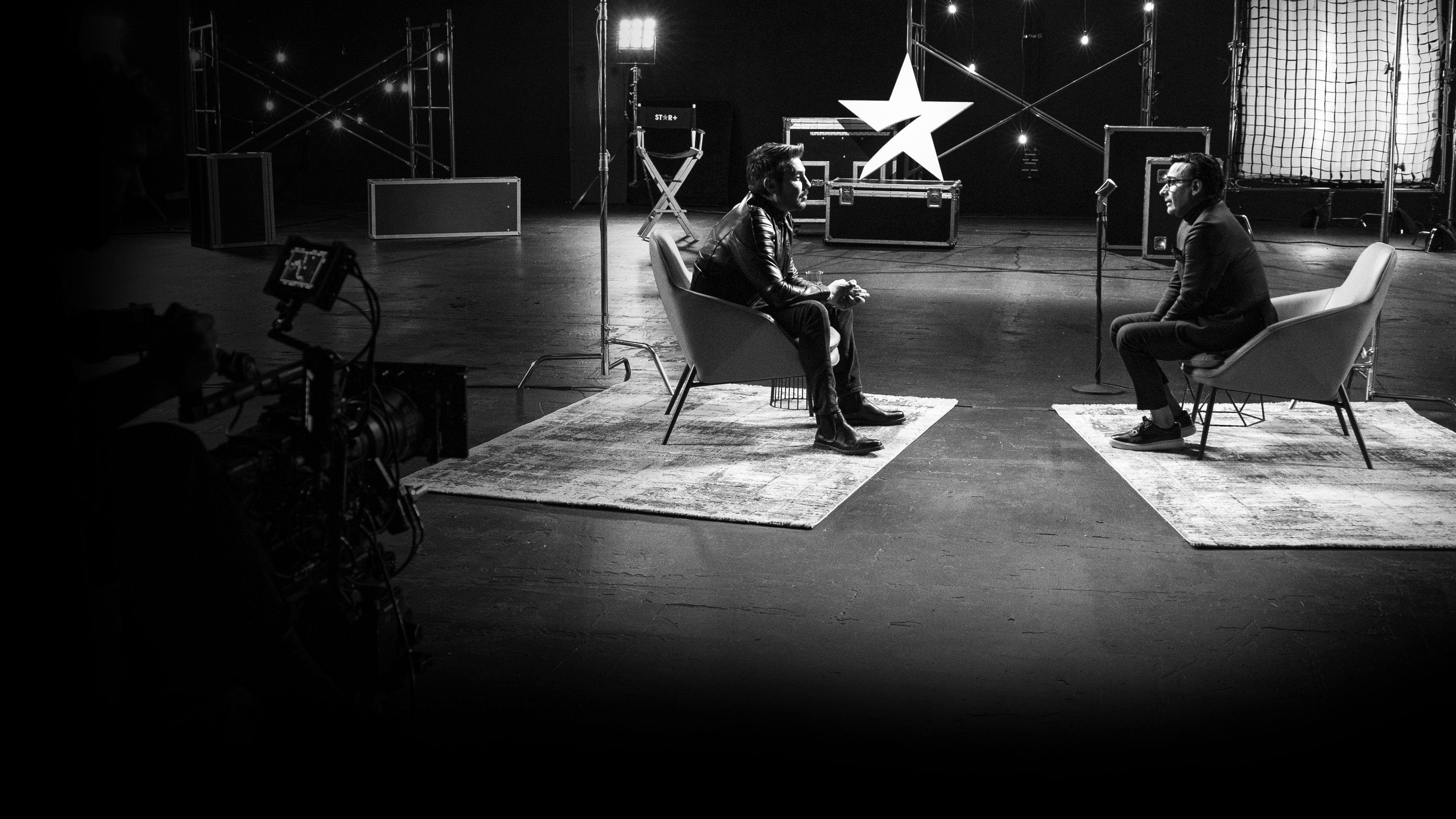 Backdrop for En Primera Persona: Adal Ramones y Adrián Uribe