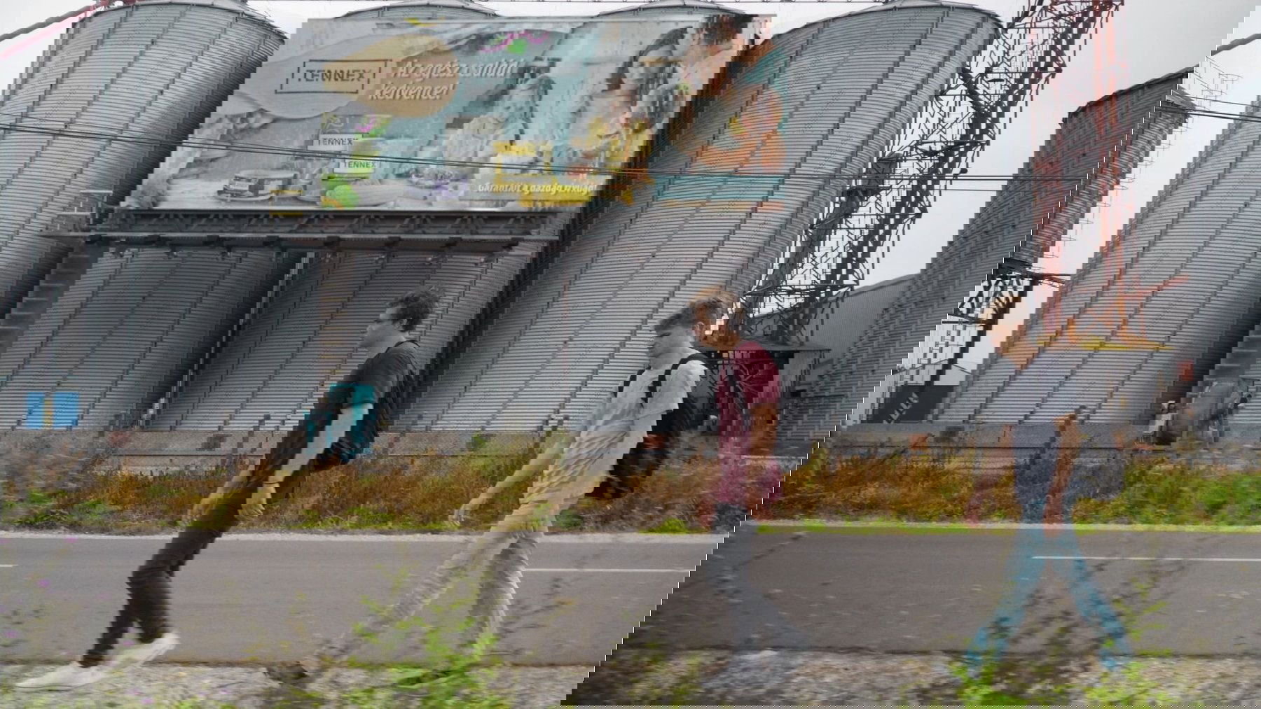 Backdrop for Cluttered