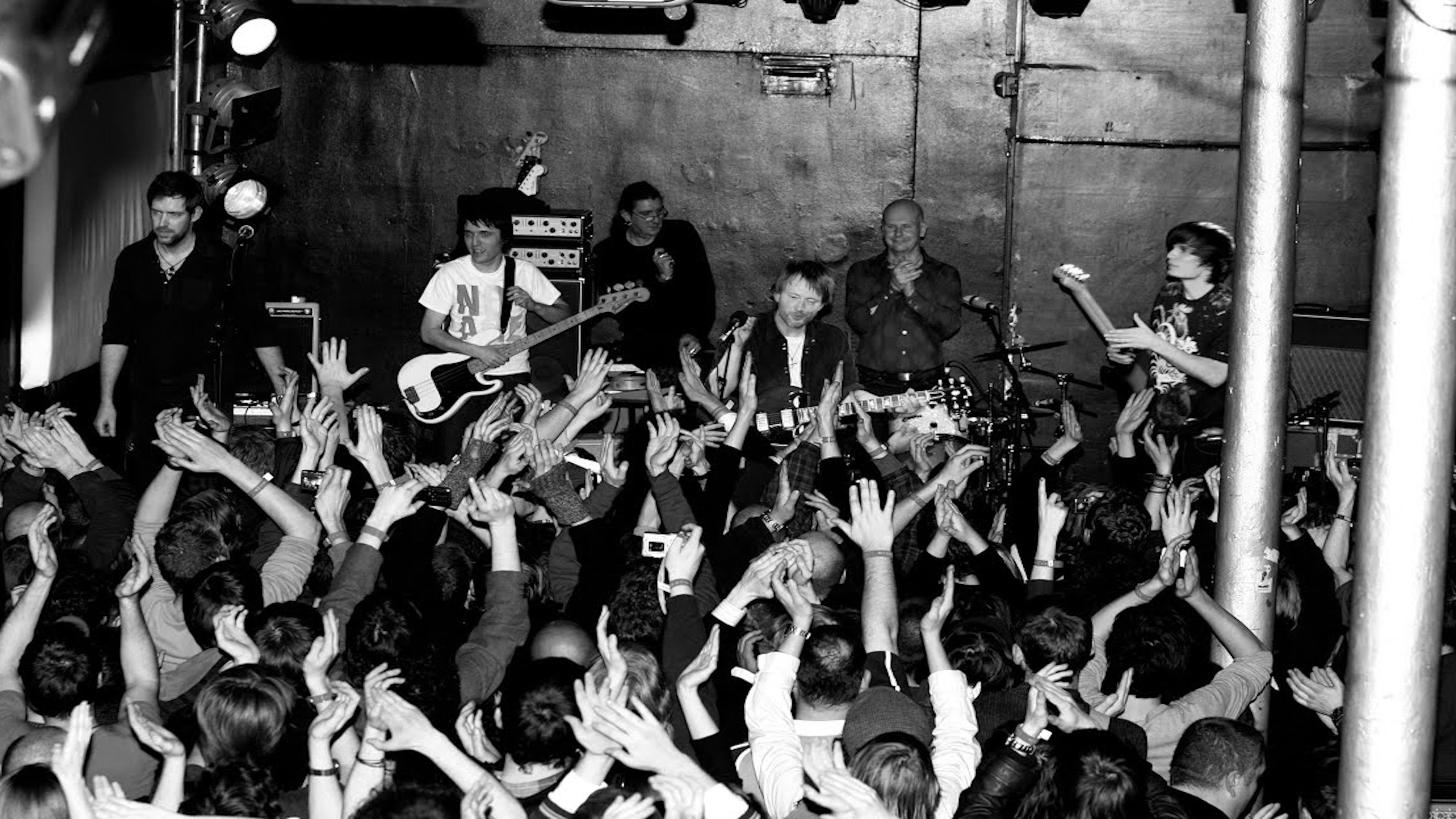 Backdrop for Radiohead: Live From 93 Feet East, London