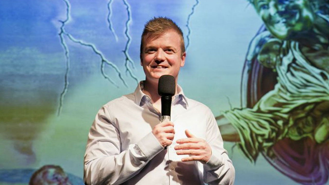 Backdrop for Tobias Dybvad: Sjov mand - Klam personlighed