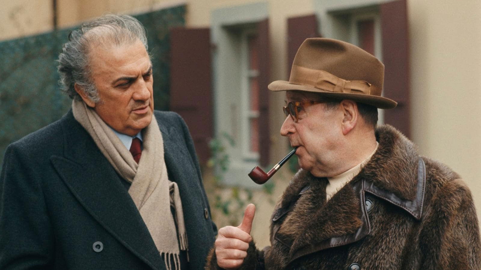 Backdrop for Fellini, Simenon - Con profonda simpatia e sincera gratitudine