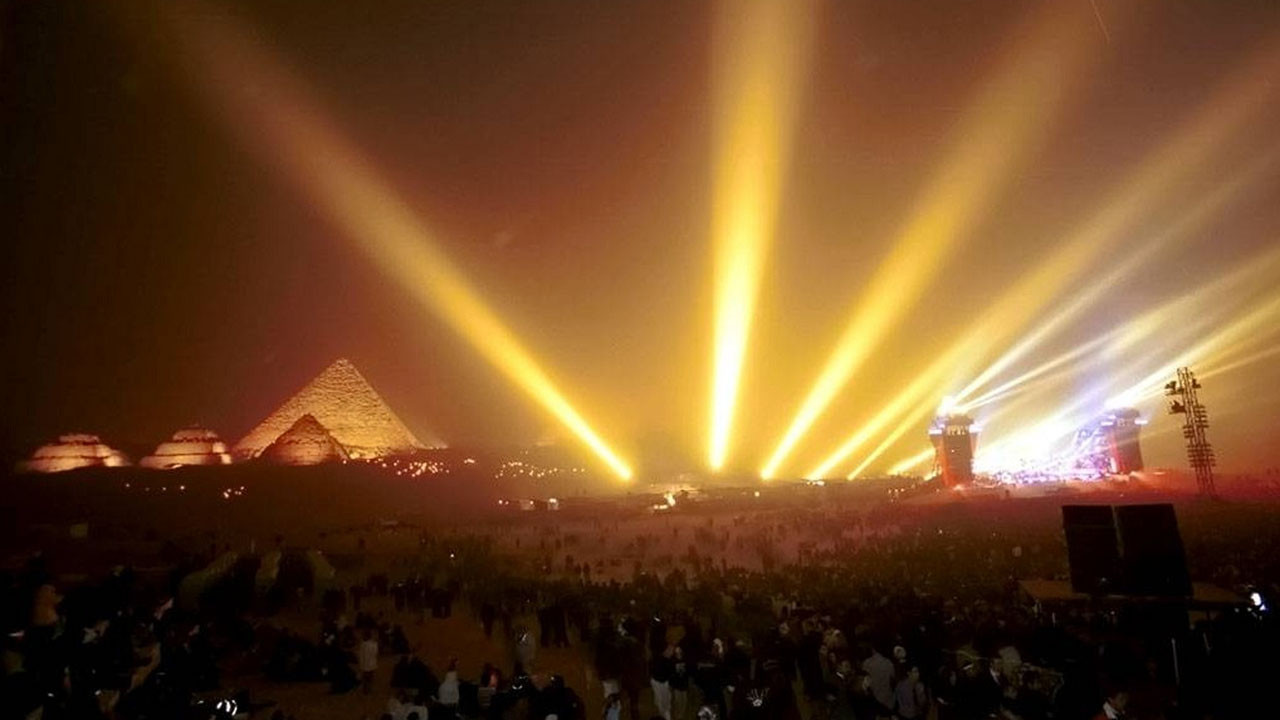 Backdrop for Jean-Michel Jarre - The Twelve Dreams Of The Sun