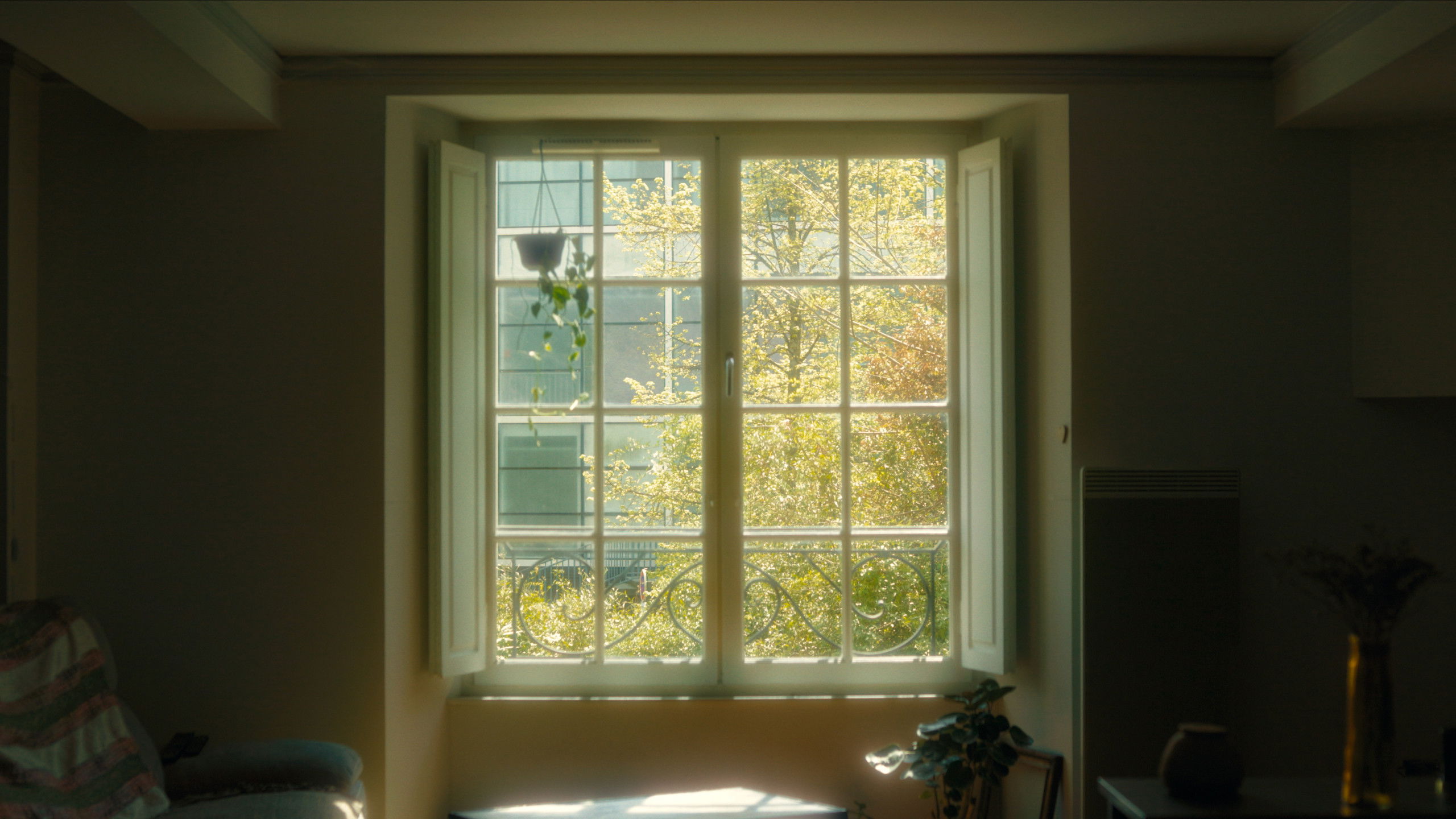 Backdrop for Jamais Mieux