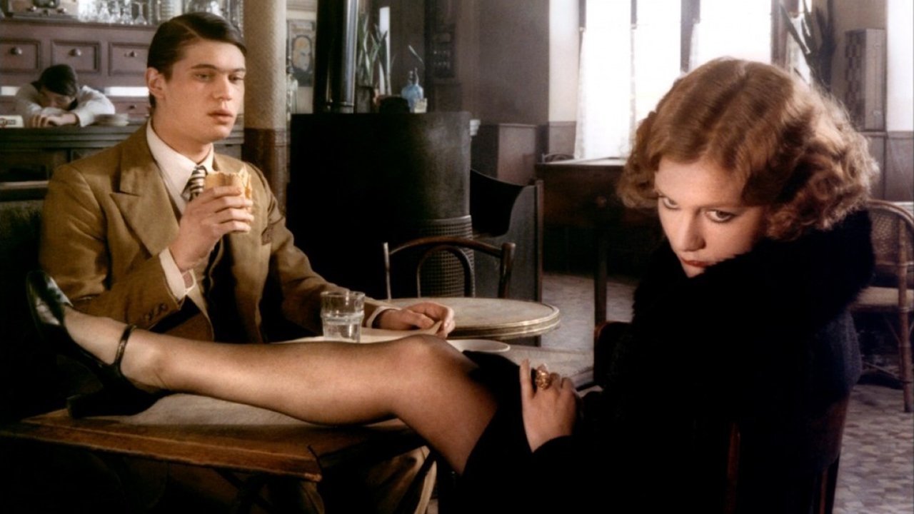 Backdrop for Violette Nozière