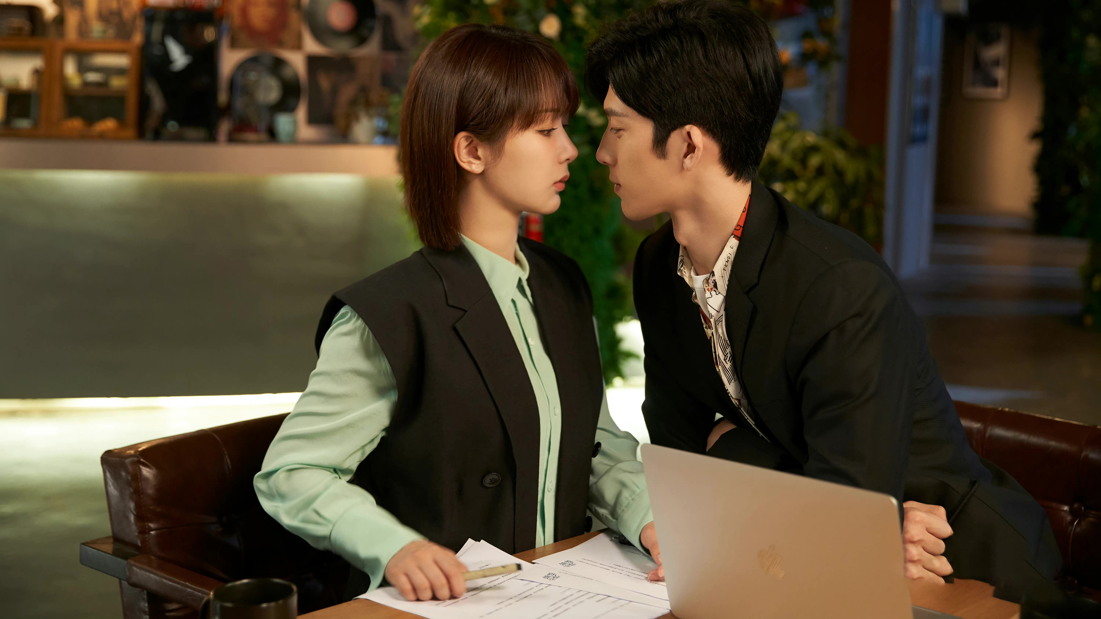 Backdrop for He Dun's Happiness