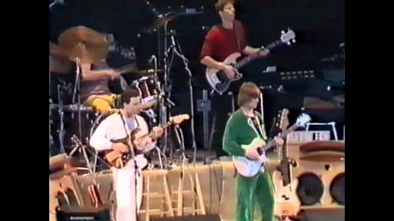 Backdrop for The Essential Mike Oldfield