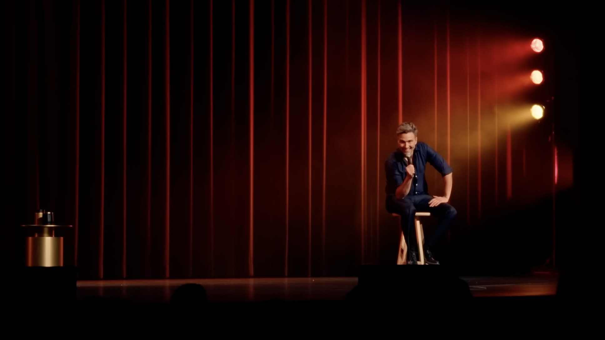 Backdrop for Simon Gouache: LIVE