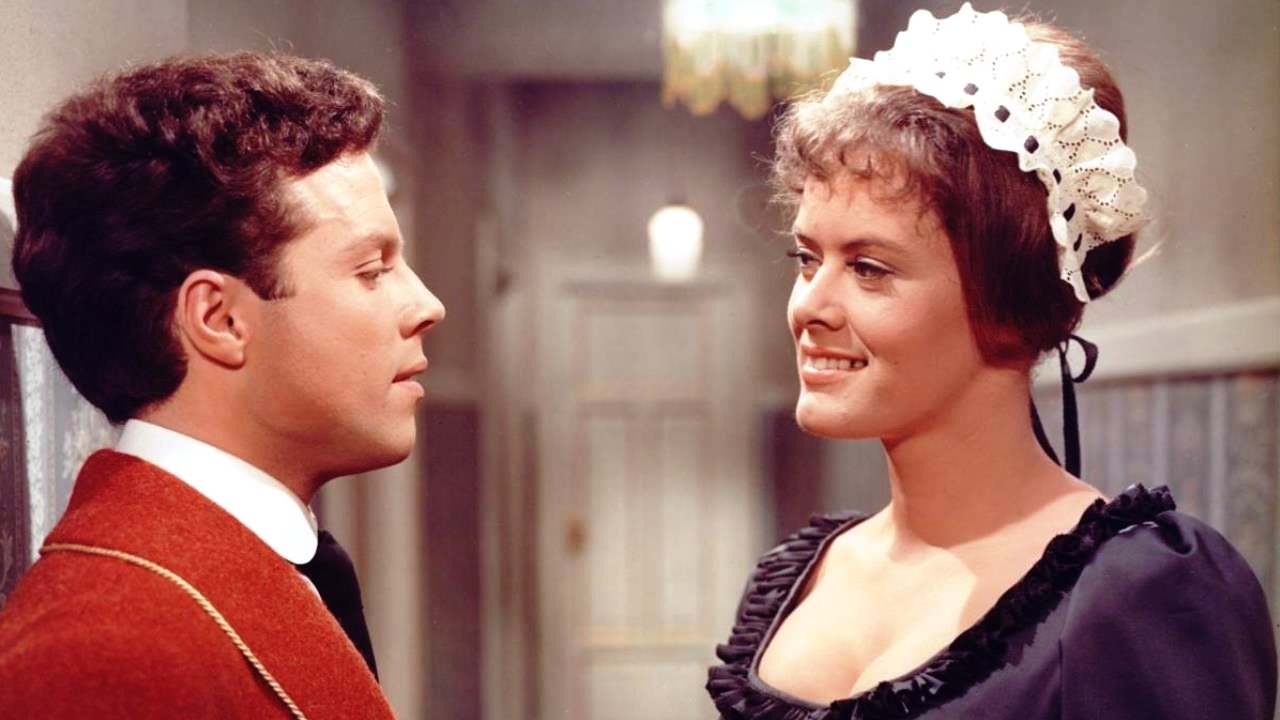 Backdrop for Erik Soya's 17