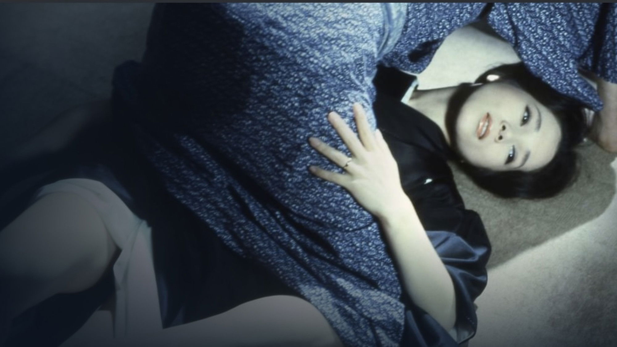 Backdrop for Mibōjin no shinshitsu