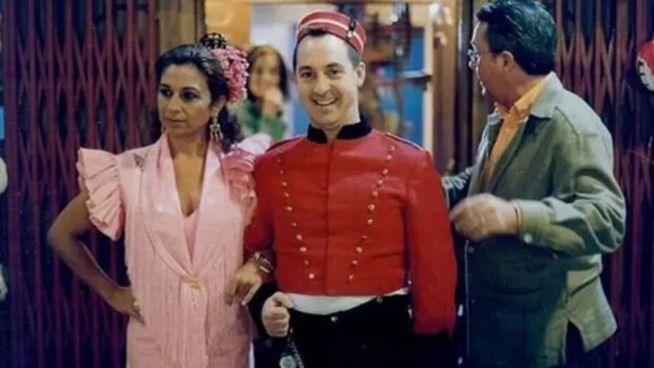 Backdrop for El botones Sacarino