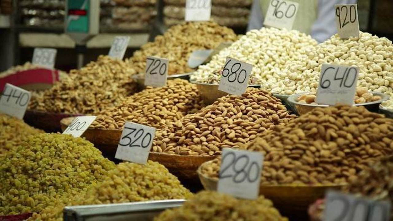 Backdrop for Amande, les secrets d'un super-aliment