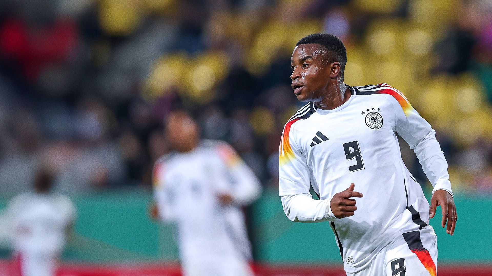 Backdrop for Das Millionengeschäft mit den Fußball-Talenten - Tricksen, Schummeln, Täuschen