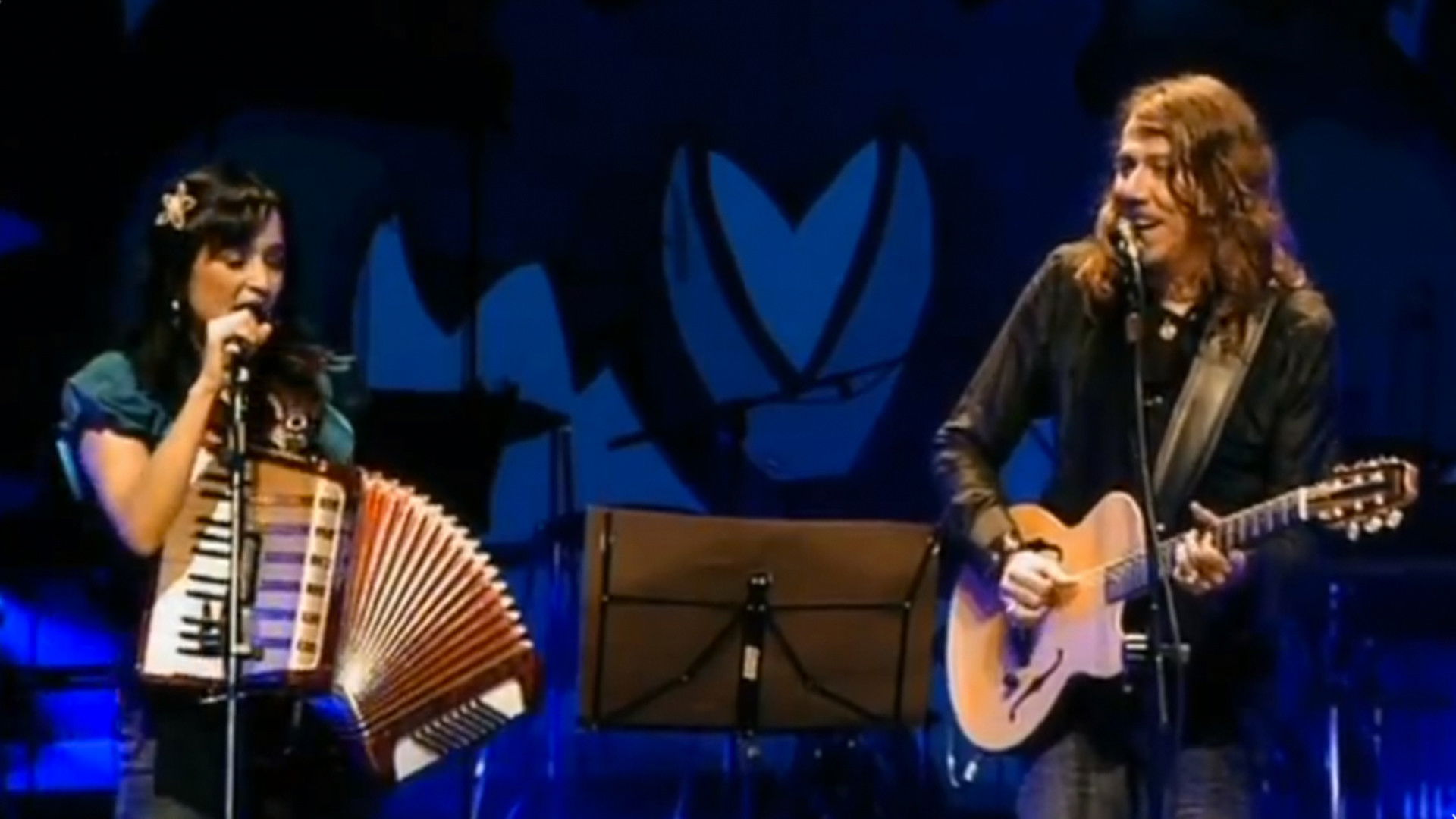 Backdrop for Lenine: MTV Unplugged