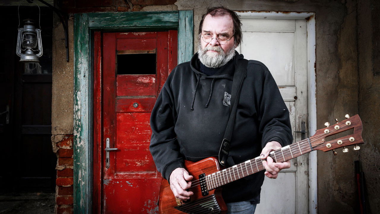 Backdrop for Bluesman