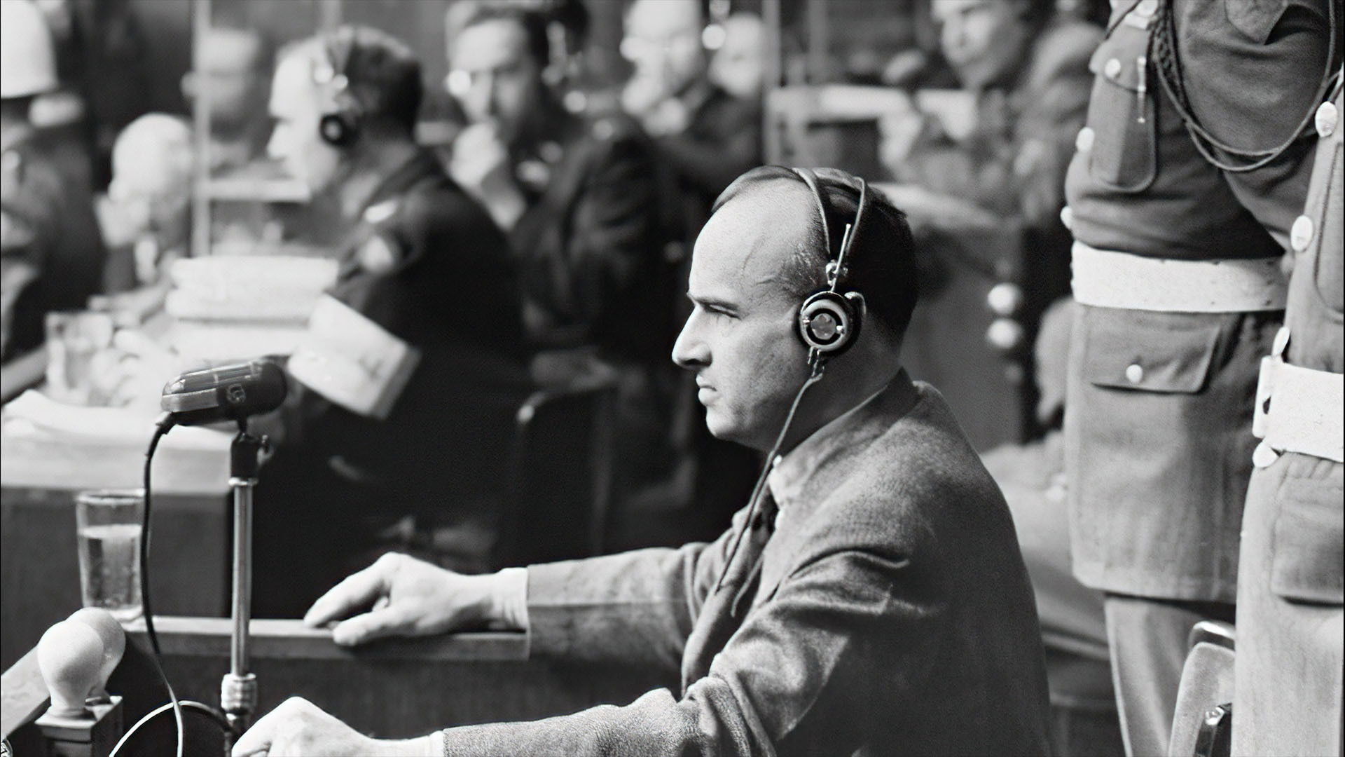 Backdrop for Les Carnets secrets de Nuremberg