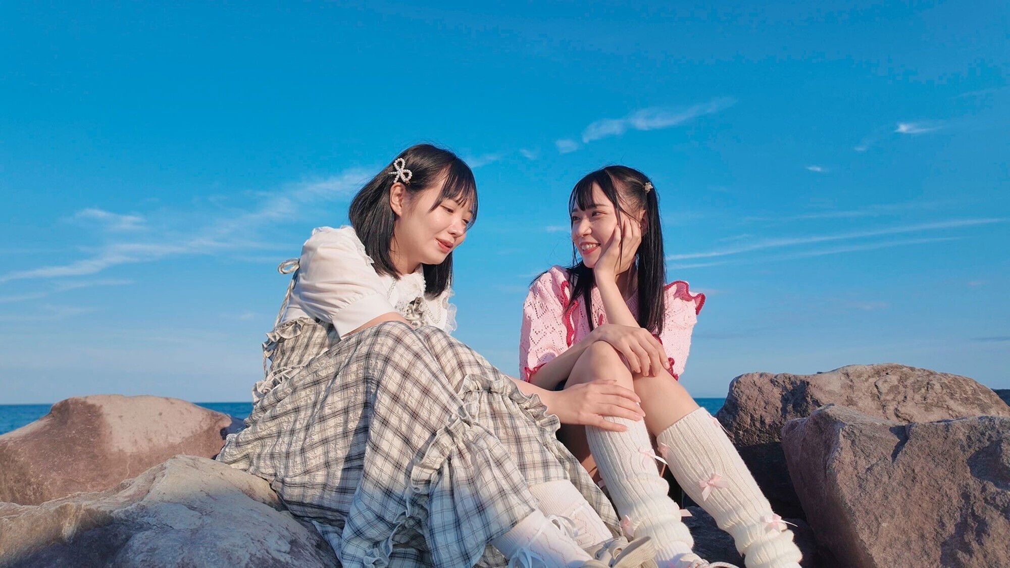 Backdrop for Hanikami Seppun Ryokou: Naganen no shinyuu, hajimete no futarikiri ryokou… Motto suki o tsutaetakute mitsumeattara zutto kisu shita ippaku futsuka no monogatari: Marui Moeka × Hinata Hikage