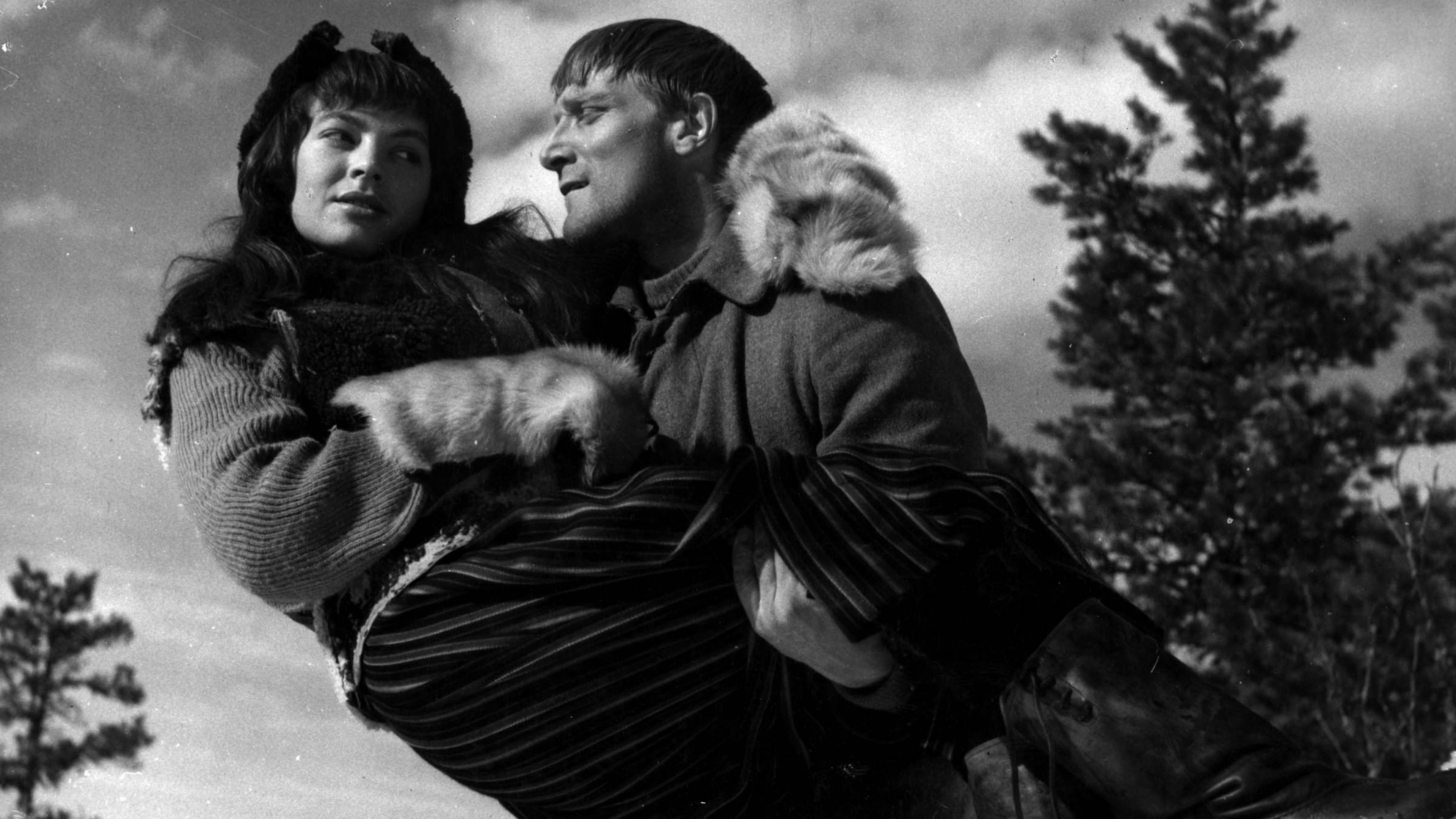 Backdrop for Lumisten metsien tyttö