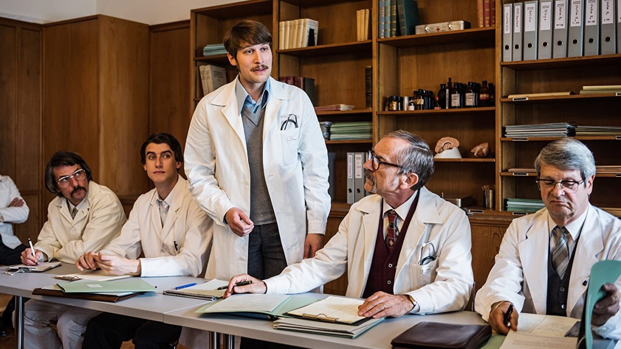 Backdrop for Aus dem Schatten