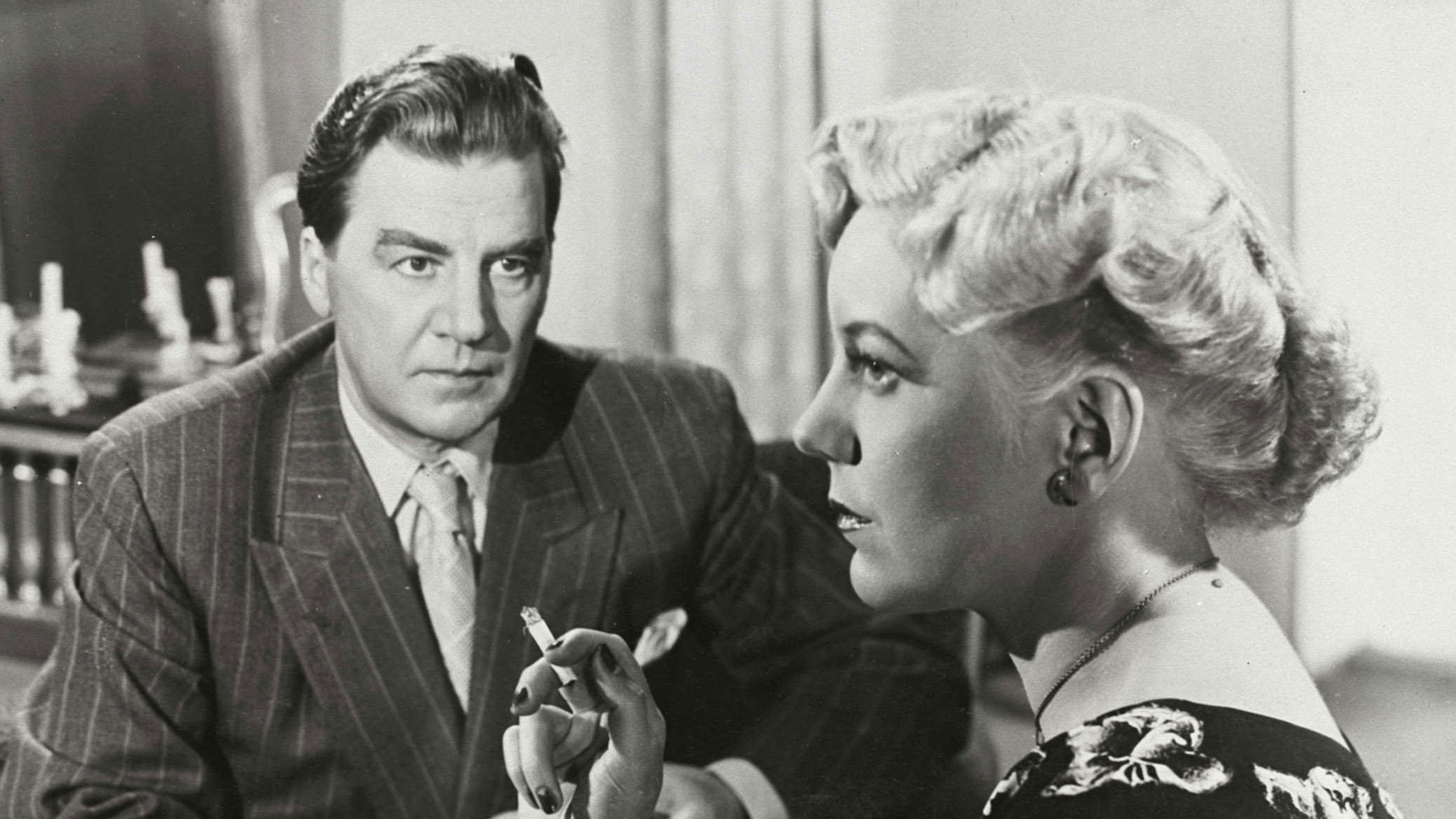 Backdrop for Kuollut mies kummittelee