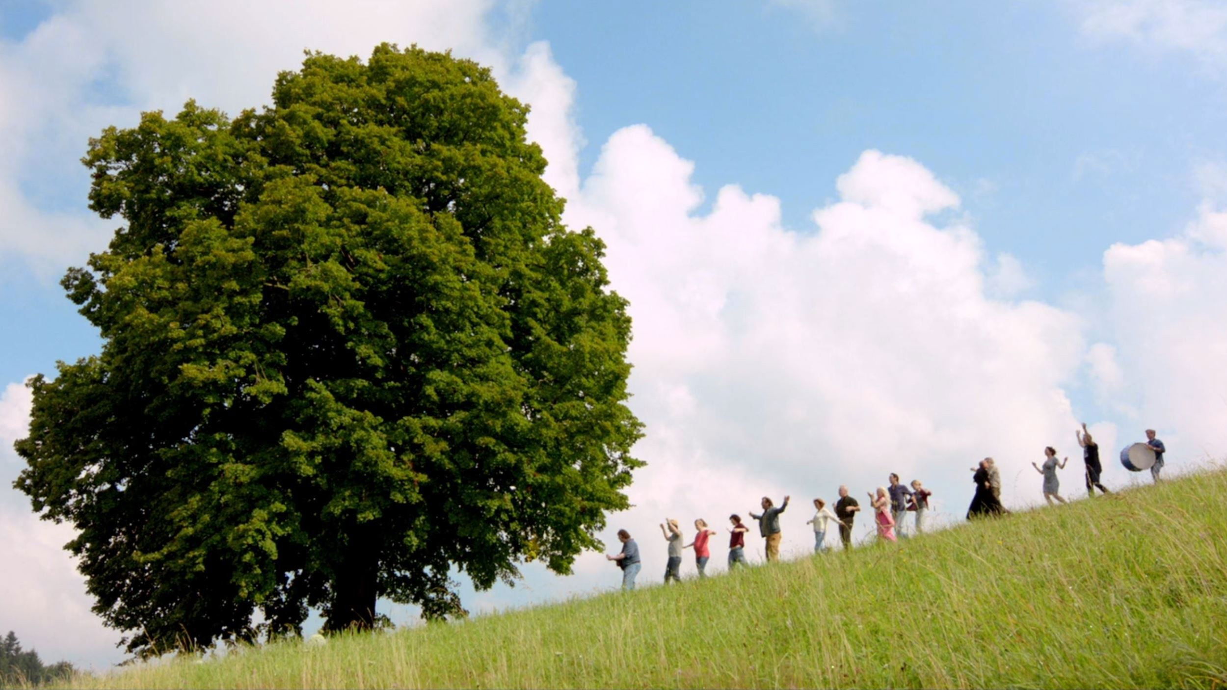 Backdrop for Täterätää - Die Kirche bleibt im Dorf 2