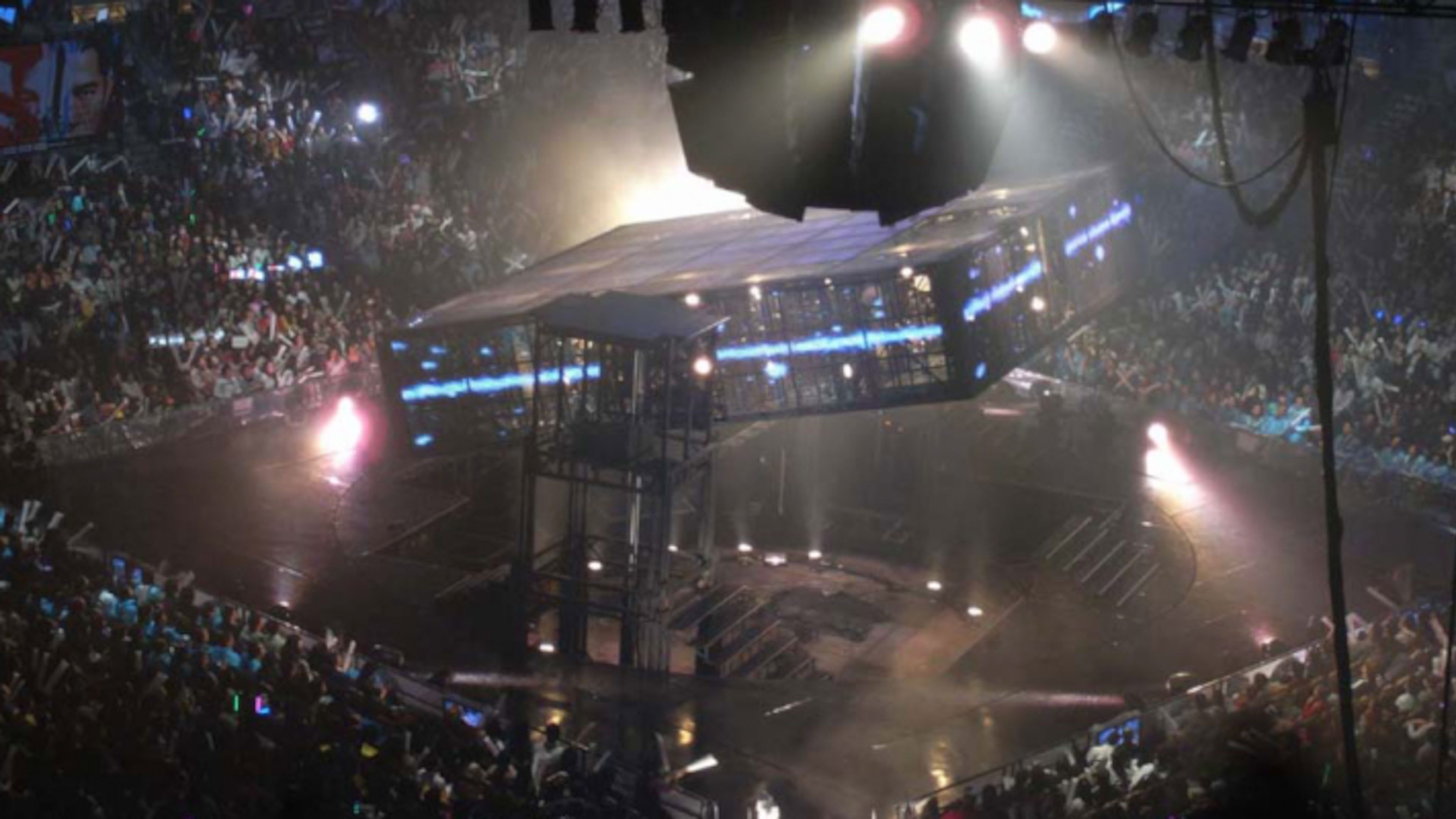 Backdrop for Aaron Kwok De Show Reel Live In Concert 2007