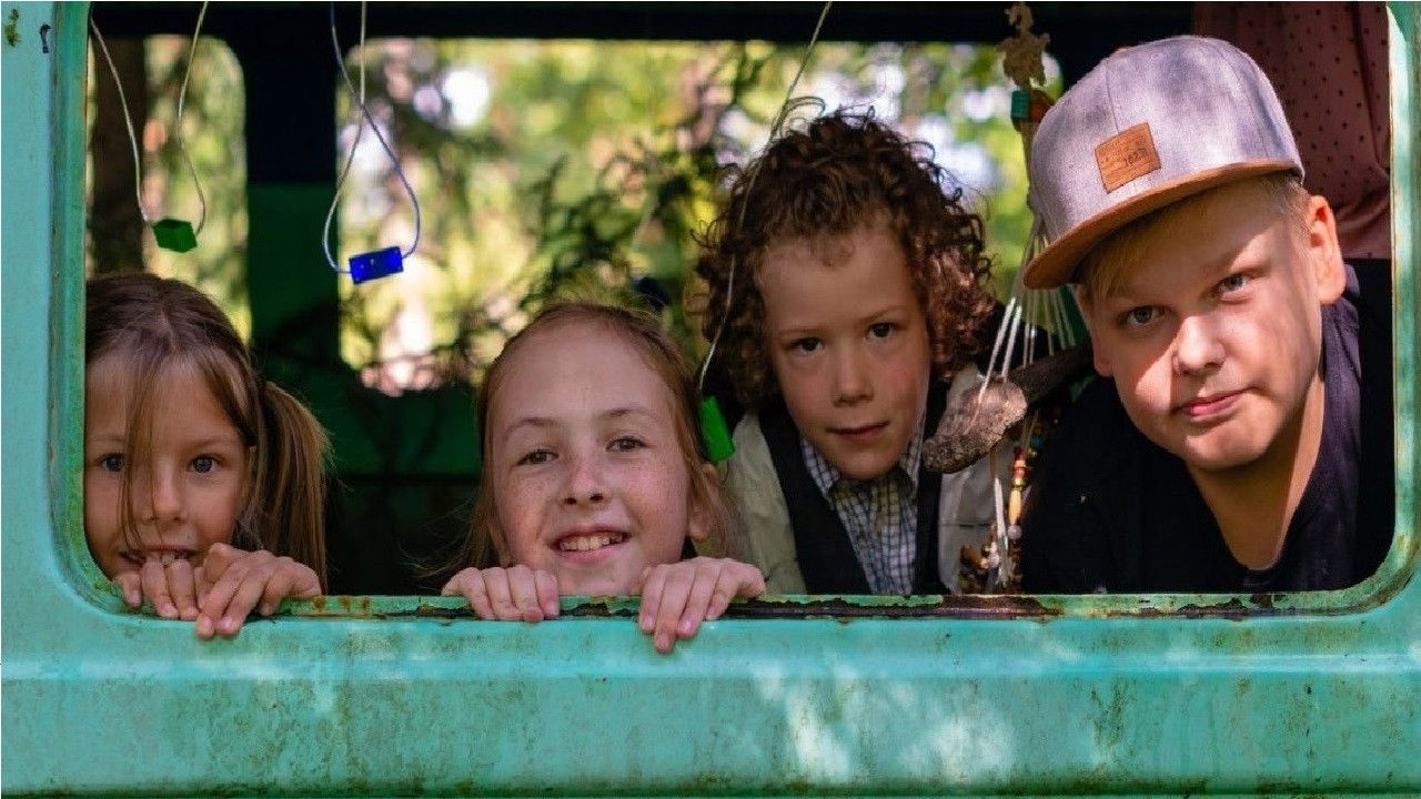 Backdrop for Mystery of the Old Garden