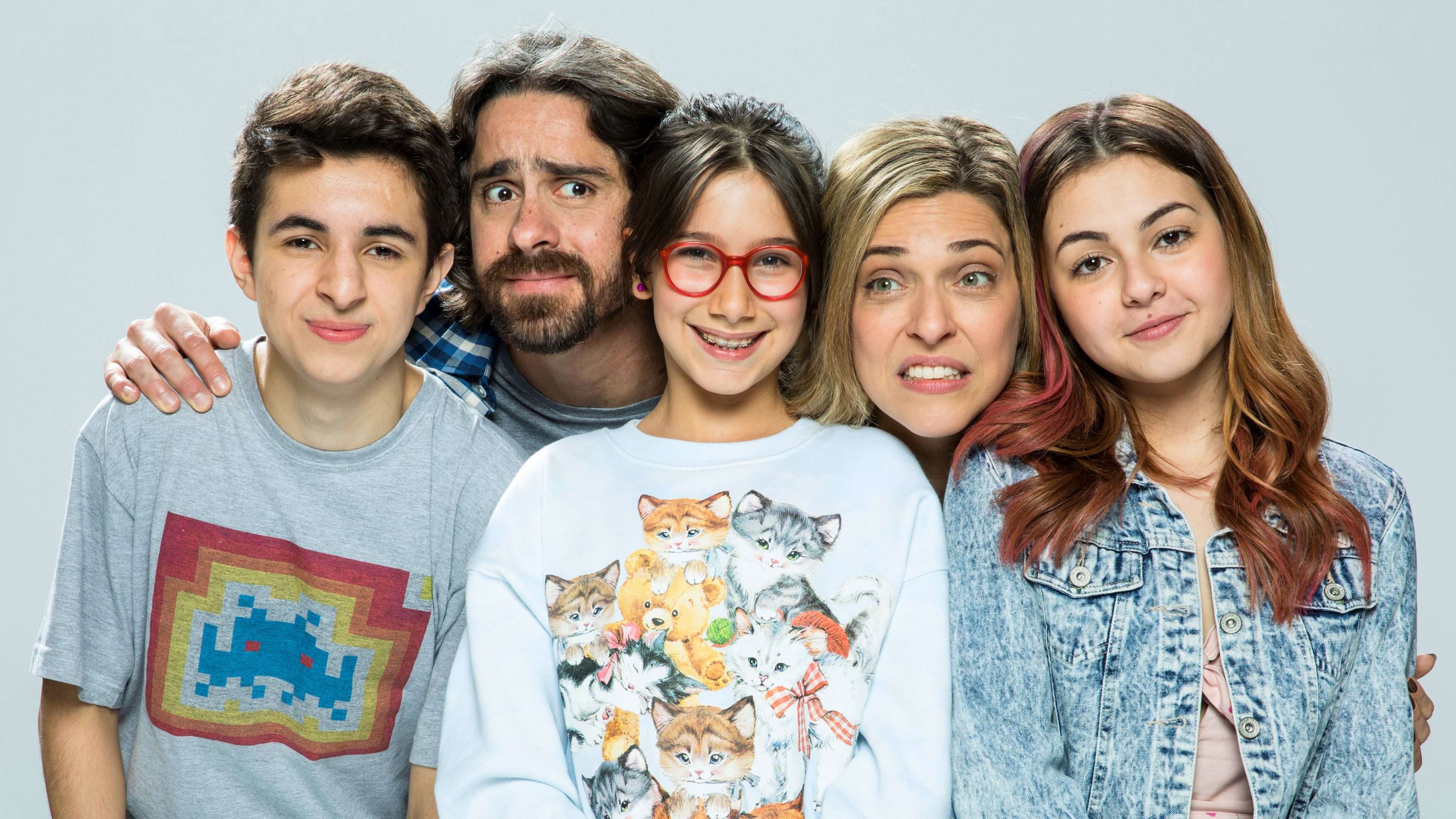 Backdrop for Mal Me Quer