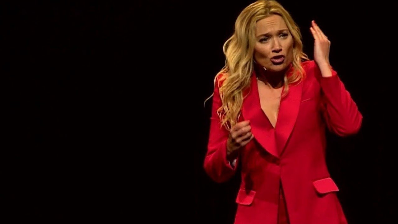 Backdrop for Caroline Vigneaux croque la pomme