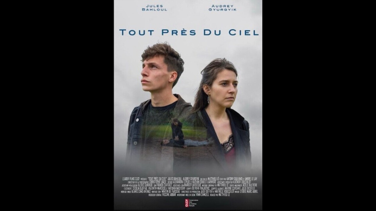 Backdrop for Tout Près du Ciel