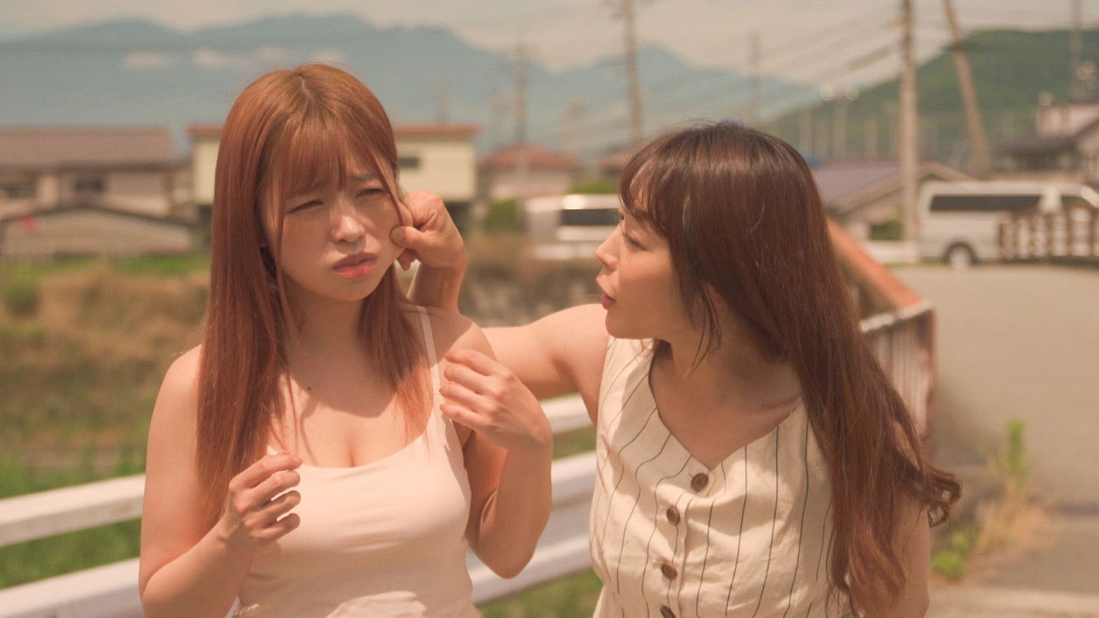 Backdrop for Mitchaku kyonyû shimai: Oppai wa shitte iru