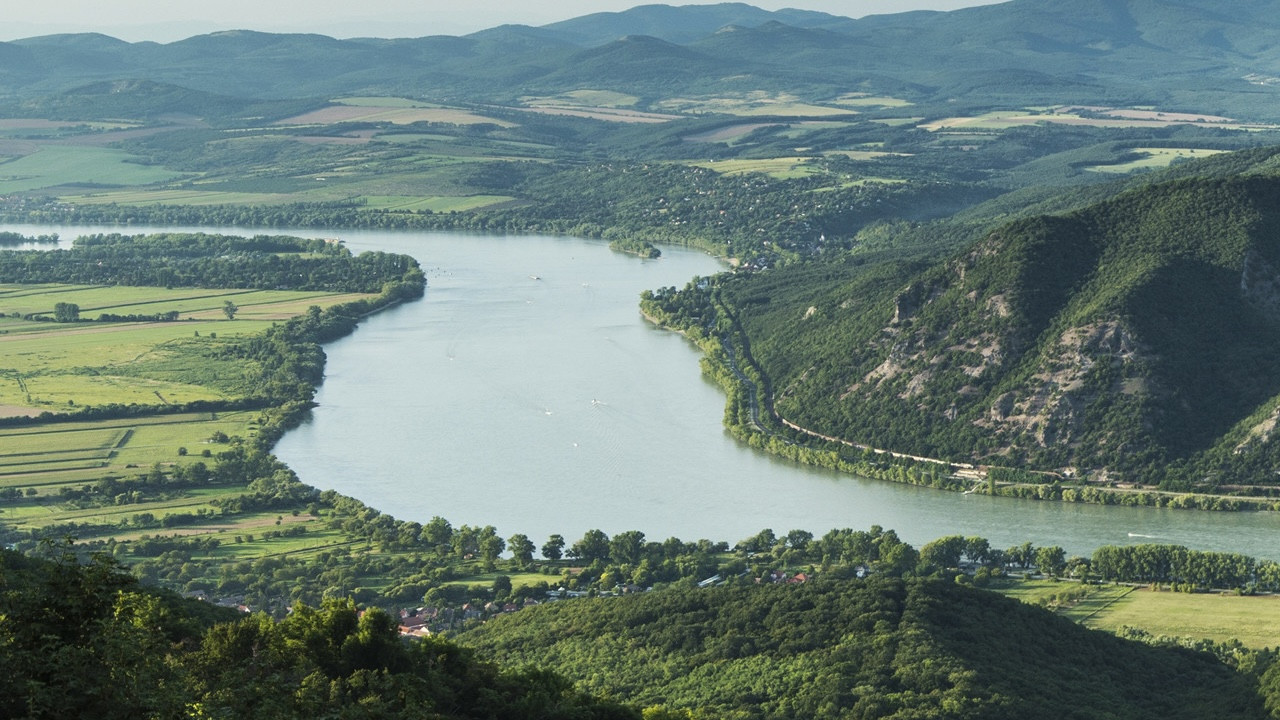 Backdrop for Hľadám Dunaj