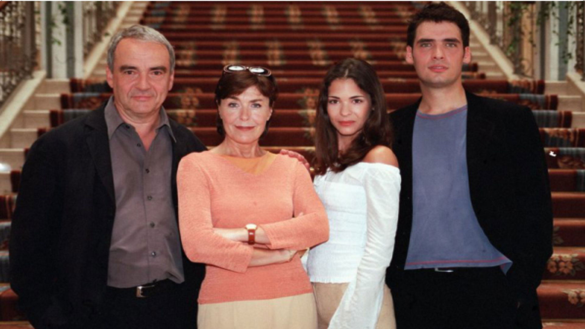 Backdrop for Das Glück ihres Lebens