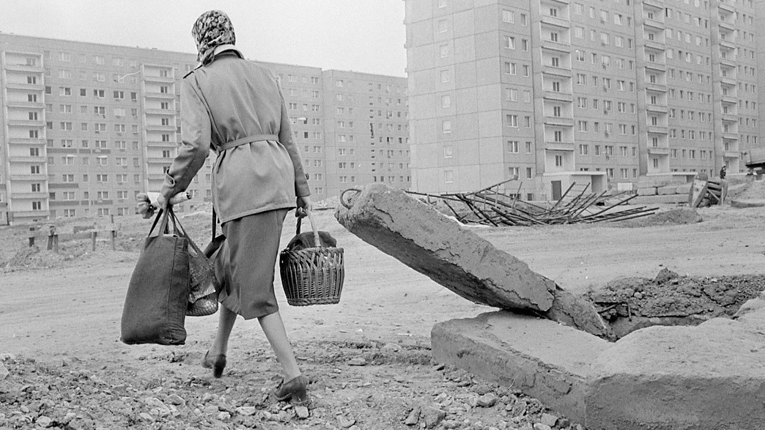 Backdrop for Die Unbeugsamen 2 - Guten Morgen, ihr Schönen!