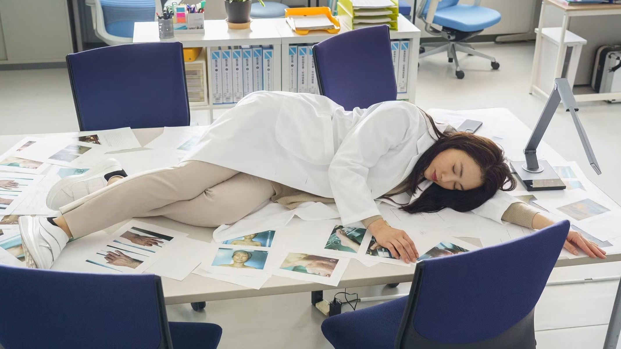 Backdrop for 女王の法医学～屍活師～