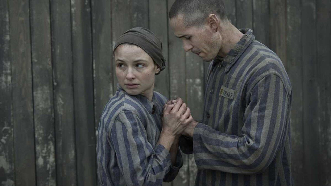 Backdrop for L'Histoire Vraie Du Tatoueur D'Auschwitz (2025)