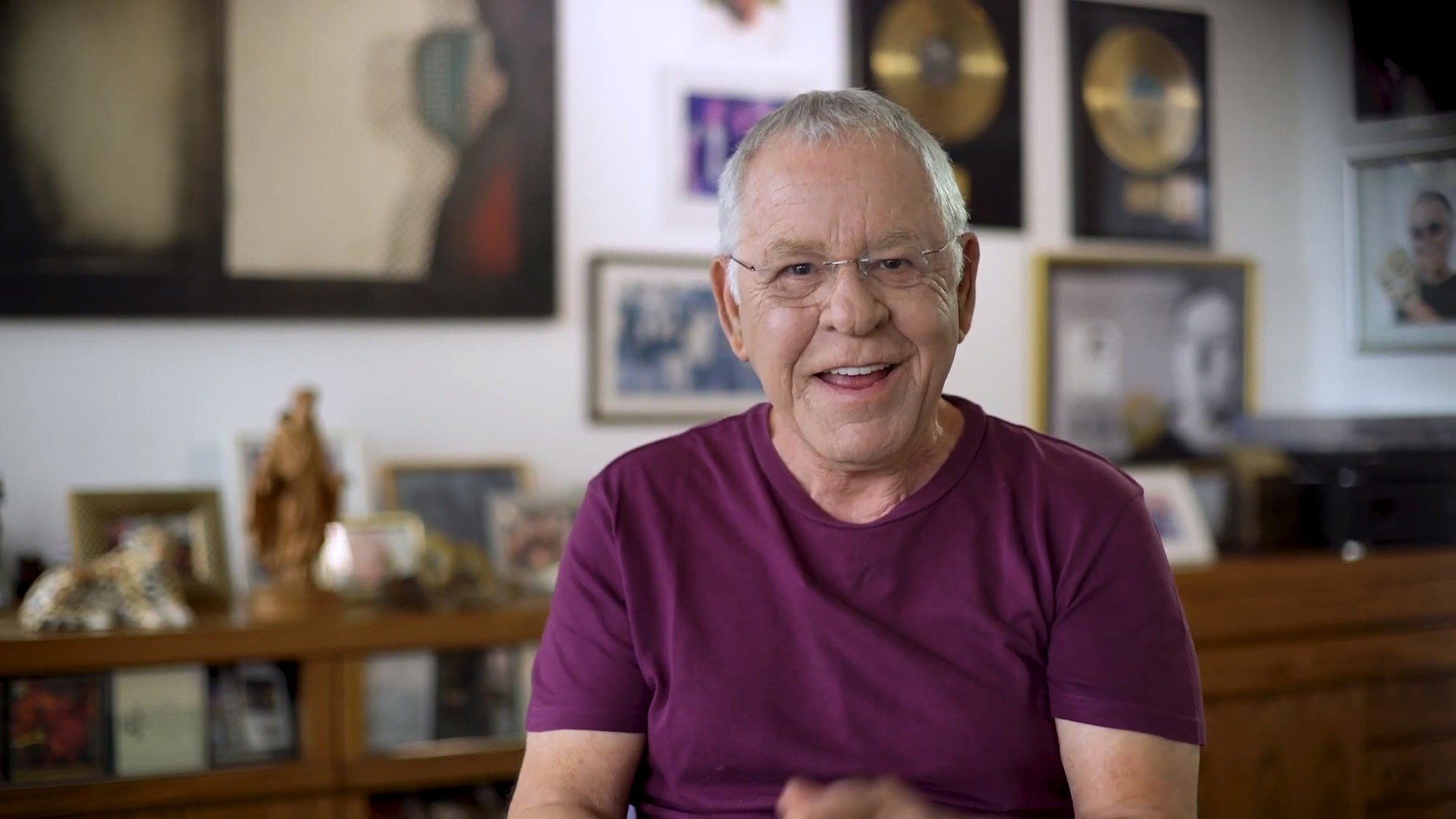 Backdrop for 101 Songs that Moved Brazil