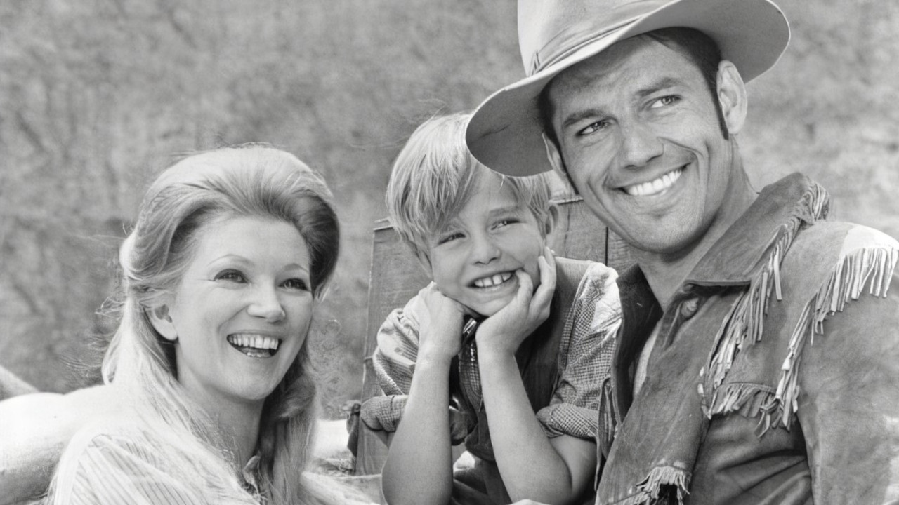 Backdrop for Hondo and the Apaches