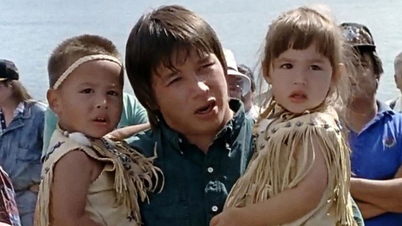 Backdrop for Mi'kmaq Family (Migmaoei Otjiosog)