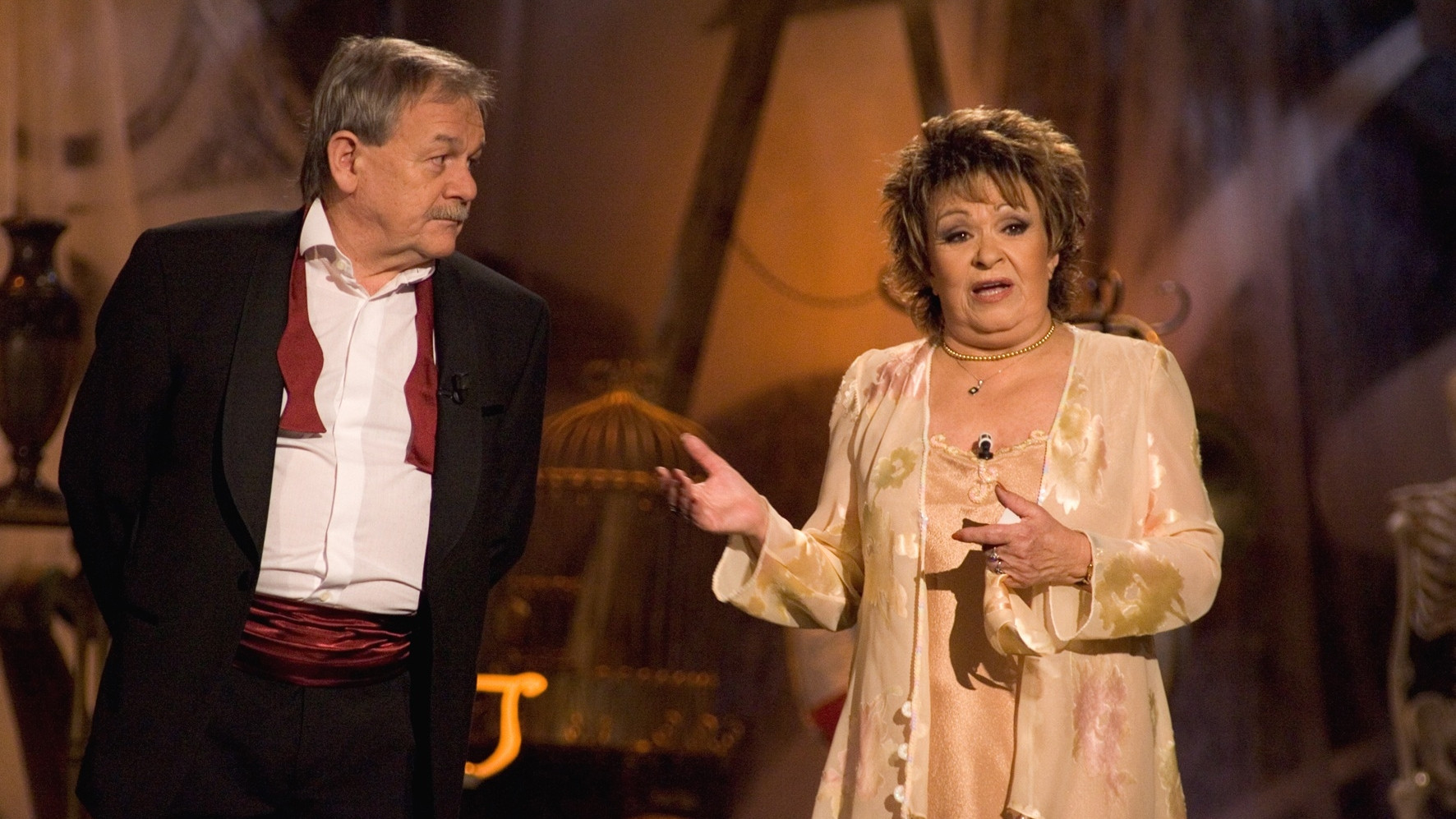 Backdrop for Za oponou